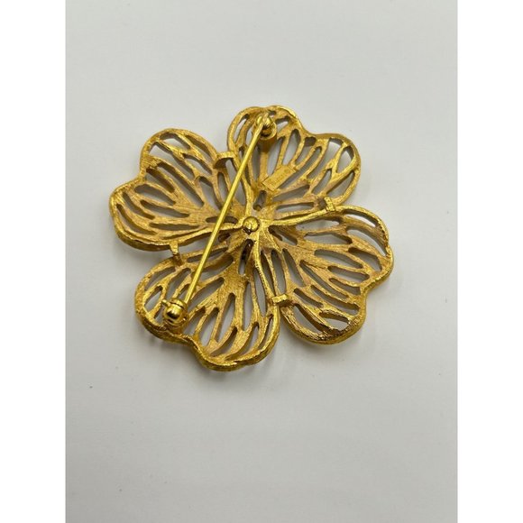 Vintage Signed Trifari Dogwood Flower Brooch Pin Gold Tone and White Enamel - Picture 3 of 6